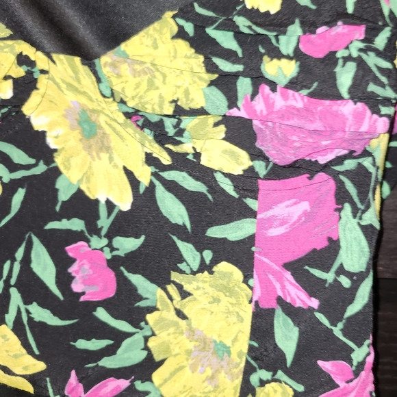 Zara cropped floral top with sweetheart bustline and ruched sleeves size Large - Picture 7 of 16